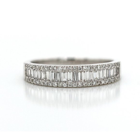 Ladies 14K White Gold 0.70 CT Diamond Wedding Band Ring Size 6.75
